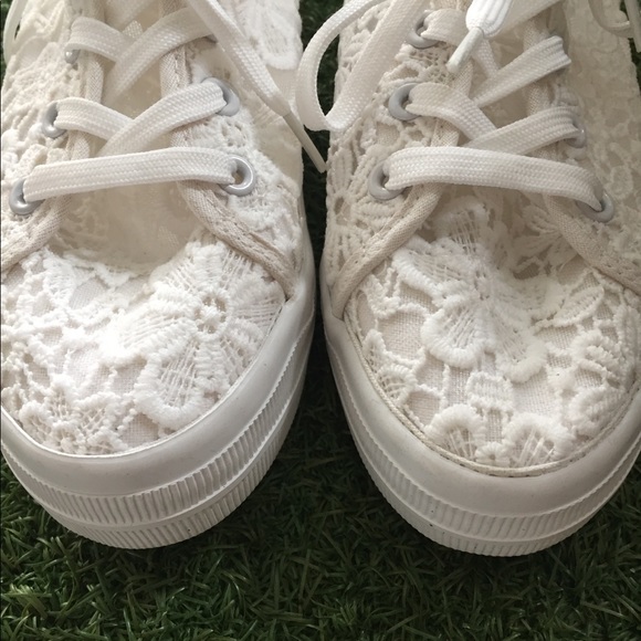 H&M Shoes - Sz 6.5 White Lace Sneaker Runners NWT Sz 37 4.5